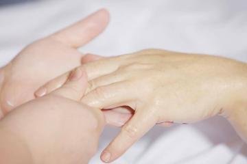 hand-massage.jpg 